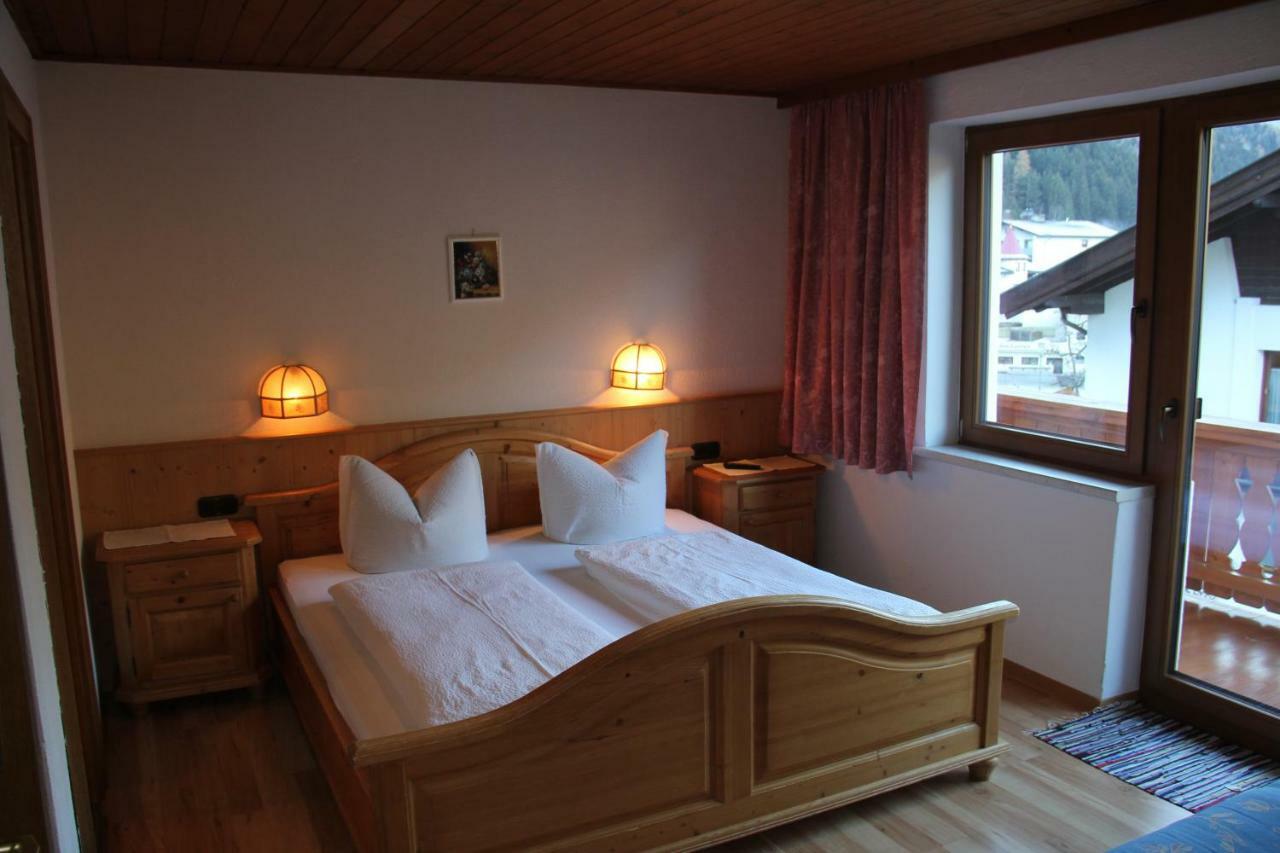 Pension Schwemberger Ohne Fruehstueck Mayrhofen Exterior photo